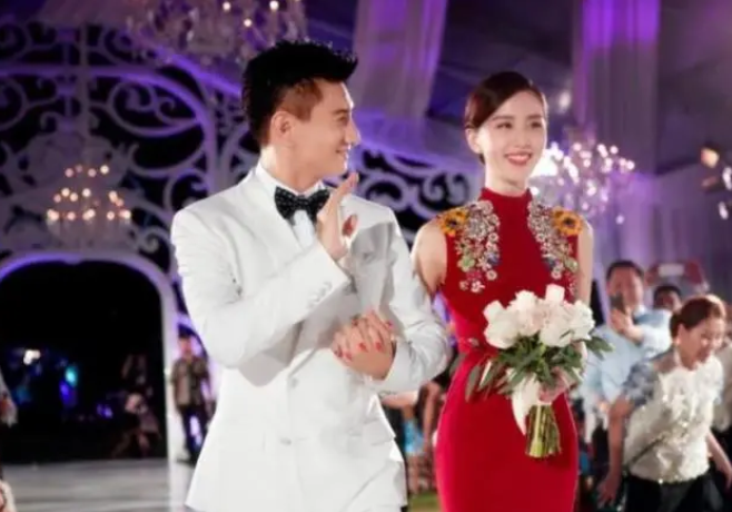 吴奇隆|51岁吴奇隆雪场兴奋玩耍！空中跳一字马太惊艳，嘟嘴卖萌身形矫健