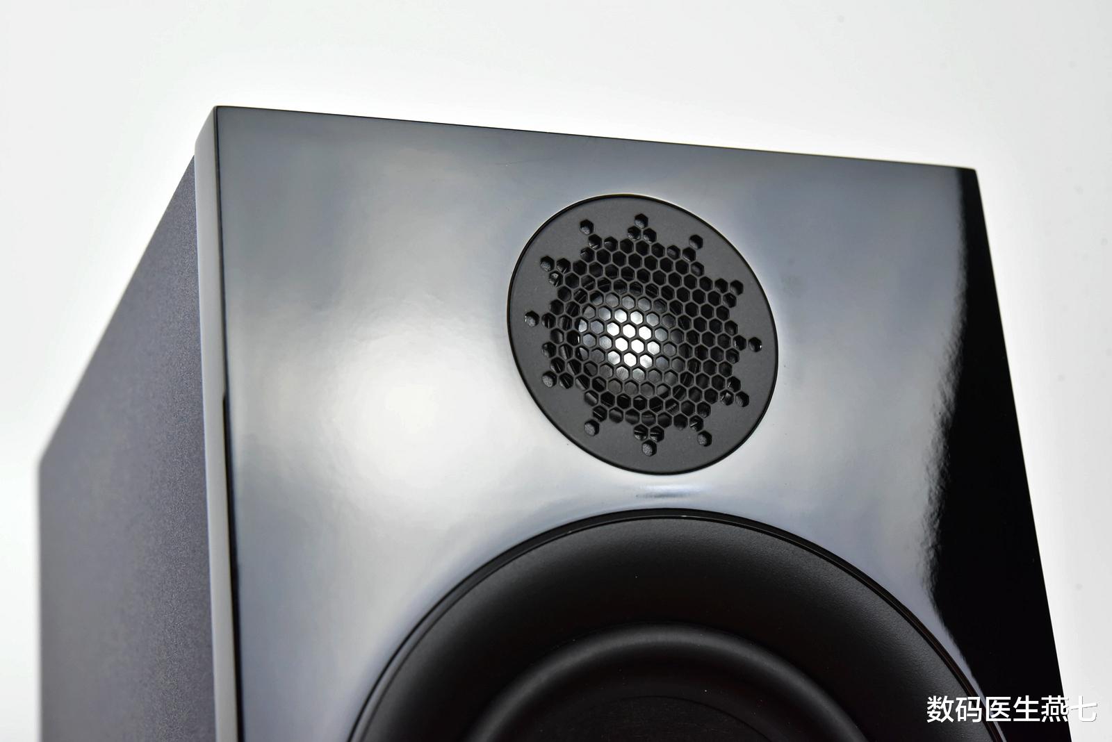 惠威|3.5英寸有源书架箱低频能有多好？KEF、惠威的同级作品都相形见绌