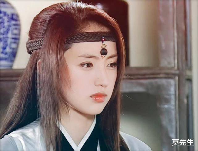 董璇|42岁董璇晒周末美照，装扮少女感满满，一双美腿修长抢镜