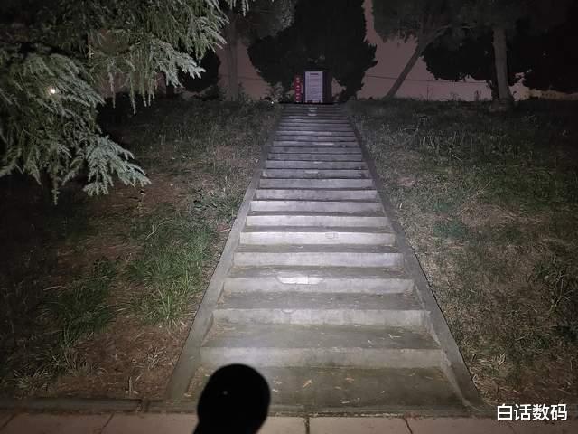 电池|远泛兼顾，既可把玩也具实用！迈特明酷FW3白激光+泛光手电体验