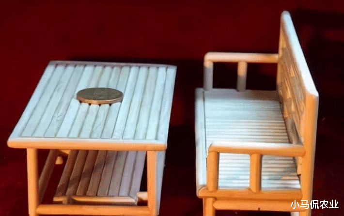 外国小哥收一次性筷子年赚百万,清洗干净注入树脂变家具,不简单