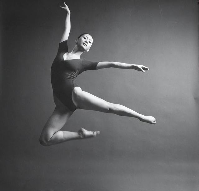 汤加丽|演员汤加丽：当人体模特，跟丈夫离婚，被父母嫌弃，现46岁还单身