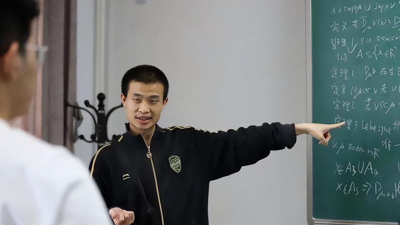 运势|韦东奕的“极简简历”火了，通篇只有两句话，比我写两页纸还值钱