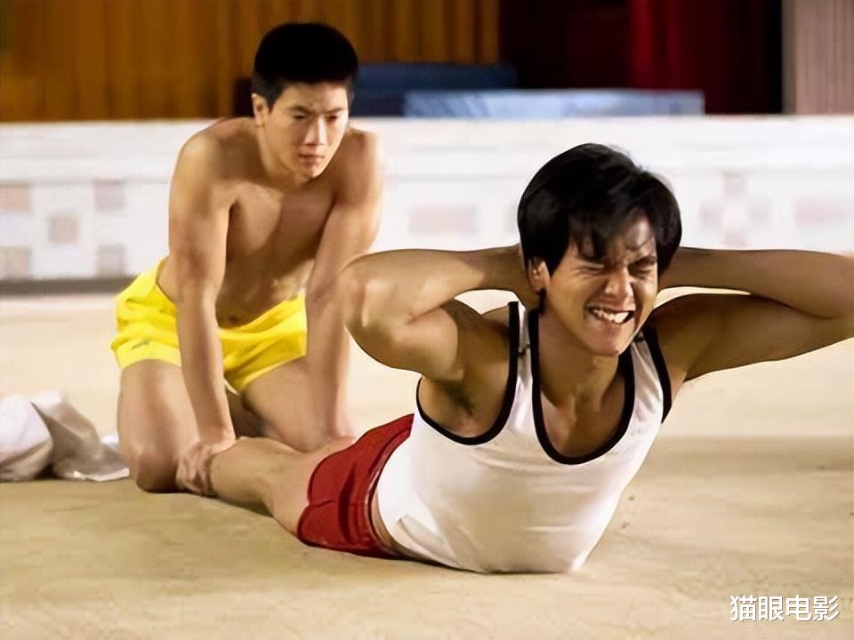 彭于晏|彭于晏外出看展，男神这次收拾了一下，网友：这穿搭不拘一格