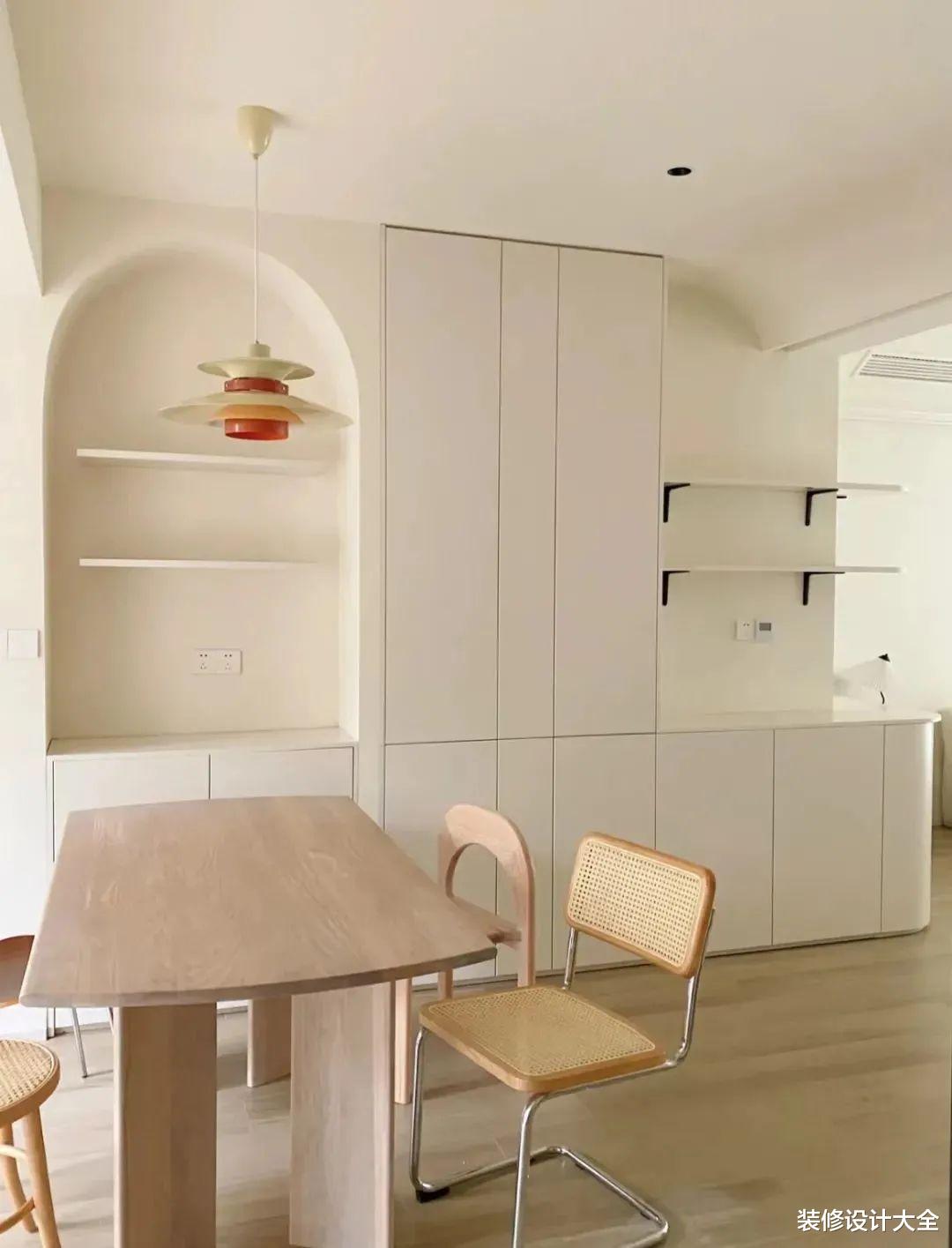 “弧形玄关柜”一进门就美翻，小户型也能装！