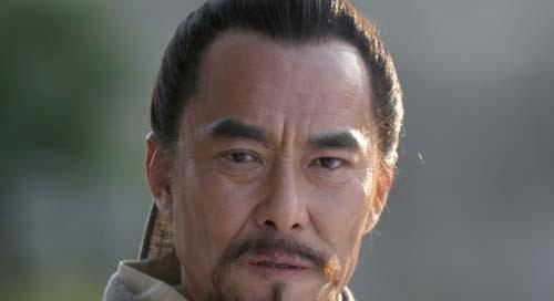 片场|明星的片场真实模样：鞠婧祎膝盖破皮坐轮椅，唐国强被爆料不记词