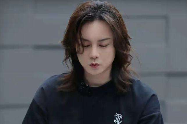 华晨宇|《王牌对王牌》第七季开播，华晨宇再次扮古装，粉丝直夸像贵公子