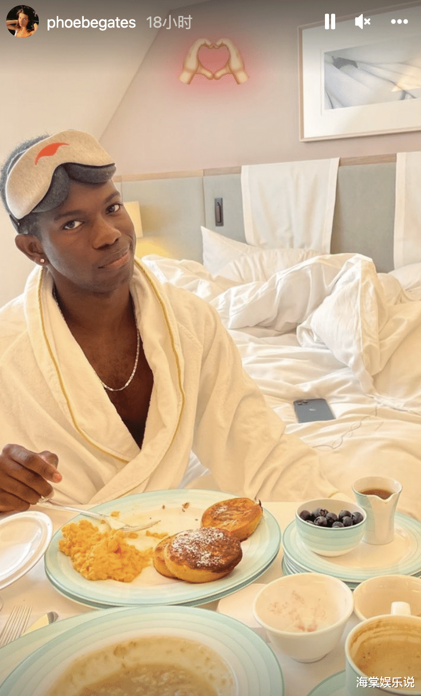 |盖茨小女儿穿抹胸走红毯,和黑人男友秀恩爱,19岁却看着像中年人