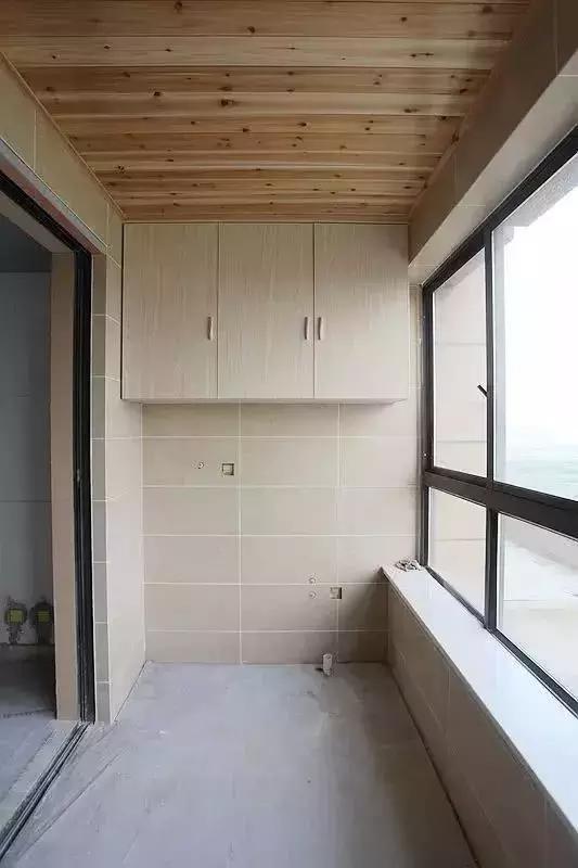 阳台打一个柜子,多出好几平,相当于帮我们赚了几万块