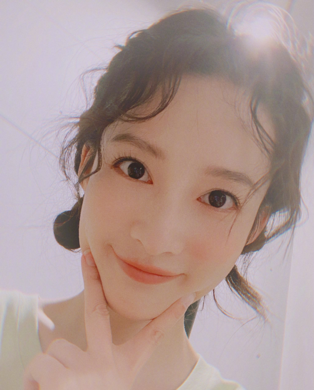 李沁|李沁时隔50天更新动态，脸部变化明显，网友惊讶：你谁呀？