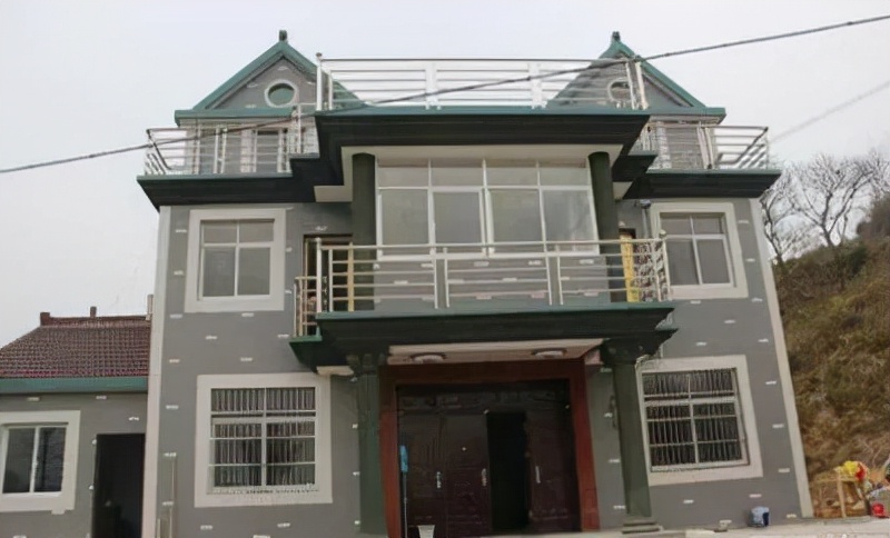 农村建房外墙用100万大理石,这还是村里,县城有2千万豪宅啊