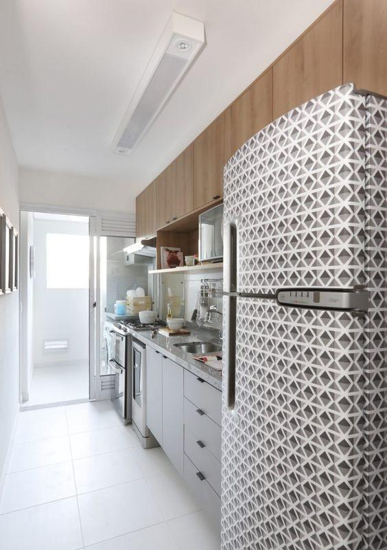 厨房带阳台,隔墙不砌到顶,预留45公分装格栅窗,透光好排烟快