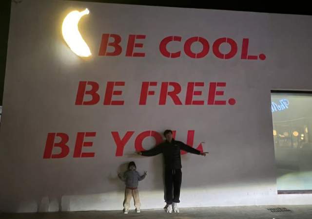 鄢颇|梅婷前夫陪伴女儿太有爱，父女眉眼似复制粘贴，娇妻生重病未露面