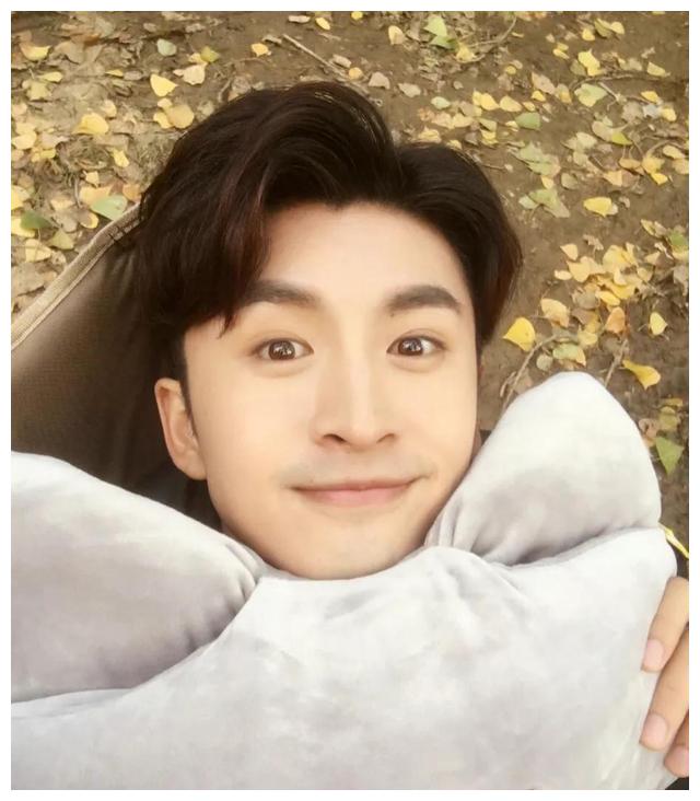 张云龙|张云龙劝架登顶热搜,明星奇怪的出圈方式,王俊凯、关晓彤有话说