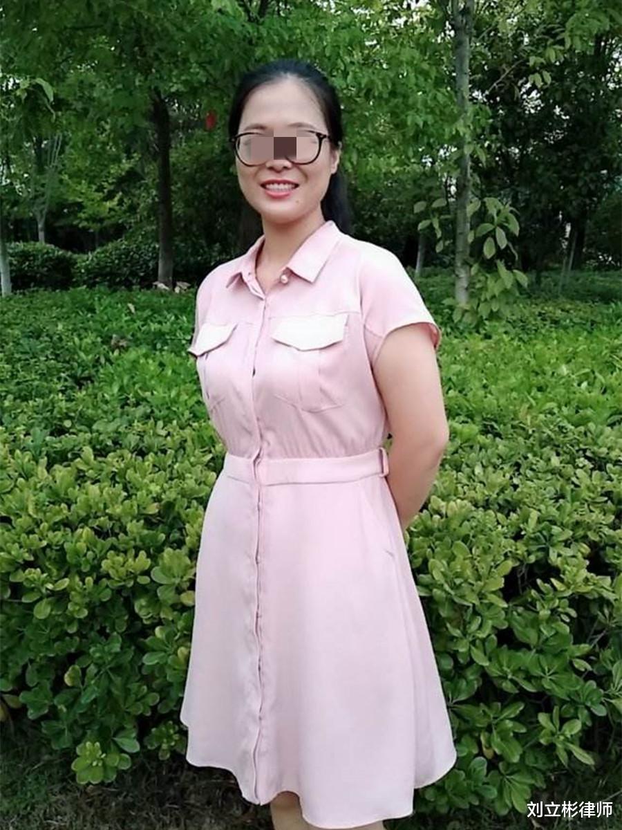 案例:女教师为钱甘愿委身58岁男家长,惨遭原配蹂躏裸死出租屋内