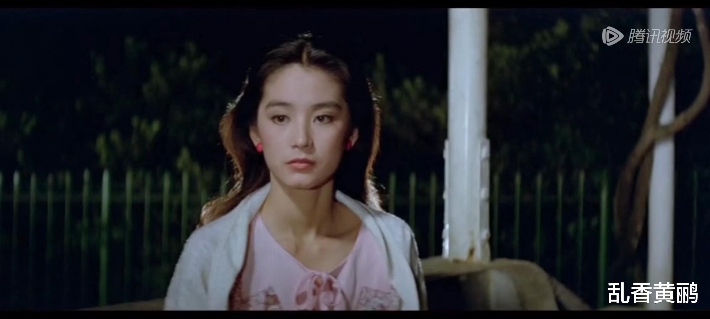 林青霞|42年过去了，再看《金盏花》，林青霞的22套裙装，依旧时尚洋气