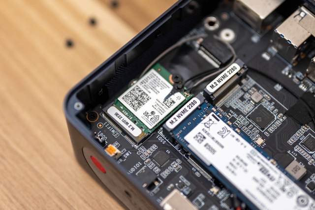 显示器|巴掌大的主机？居然还是i7处理器！零刻SEi 10体验到底如何