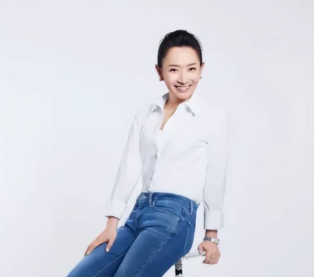 王芳|北京卫视一姐,嫁大15岁的先生身价过亿,一家其乐融融很幸福