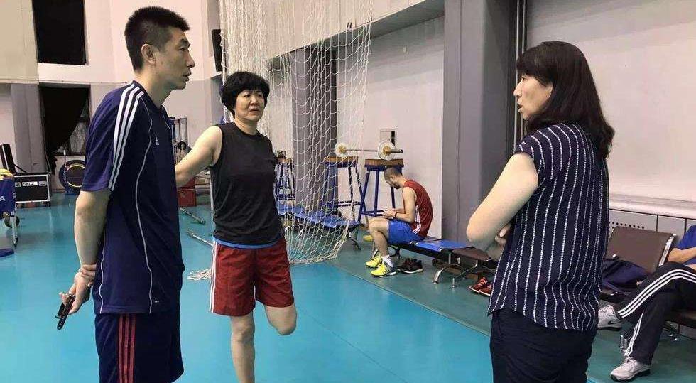 女排|恭喜中国女排，67岁名帅获最新任命，郎平赖亚文拍手叫好
