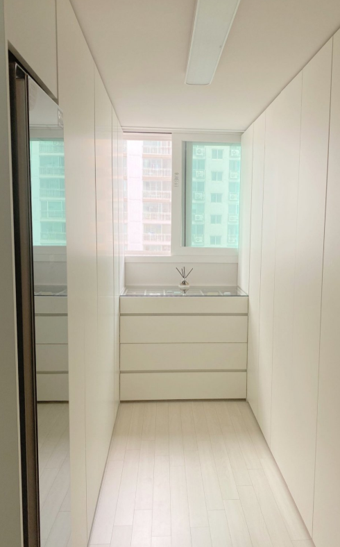 老公一心沉迷“断舍离”,变成“家徒四壁”,入住后才知道有多爽