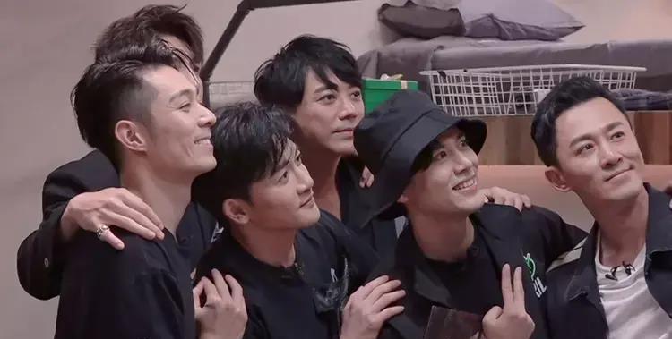 三体|《披哥2》捧错人,混到四公仍是素人,“三无”哥哥出局皆大欢喜