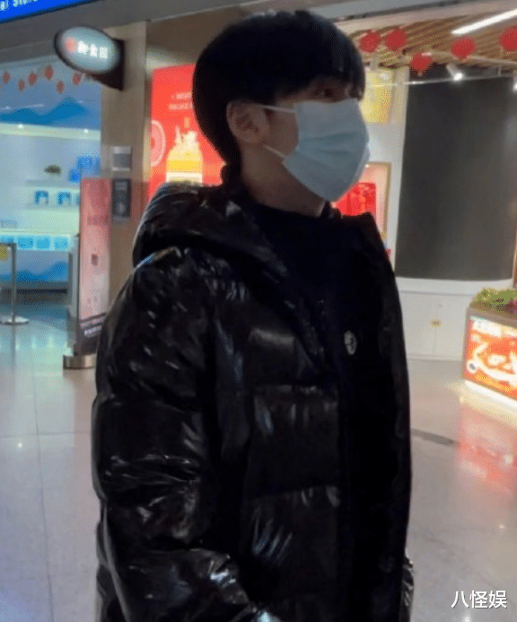 焉栩嘉|焉栩嘉机场回应与张子枫恋情，怒怼网友：没时间跟你们耗，闪开