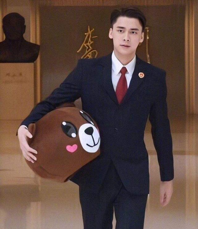 |李易峰需要回答的问题太多，一纸声明显然行不通