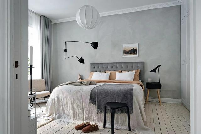 30岁成熟女人白色主题的小户型公寓,非常素净,酒柜和收纳柜很绝