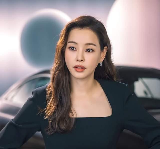 李荷妮|38岁李荷妮升级当妈,自曝已怀孕4个月,上个月才嫁给富豪老公