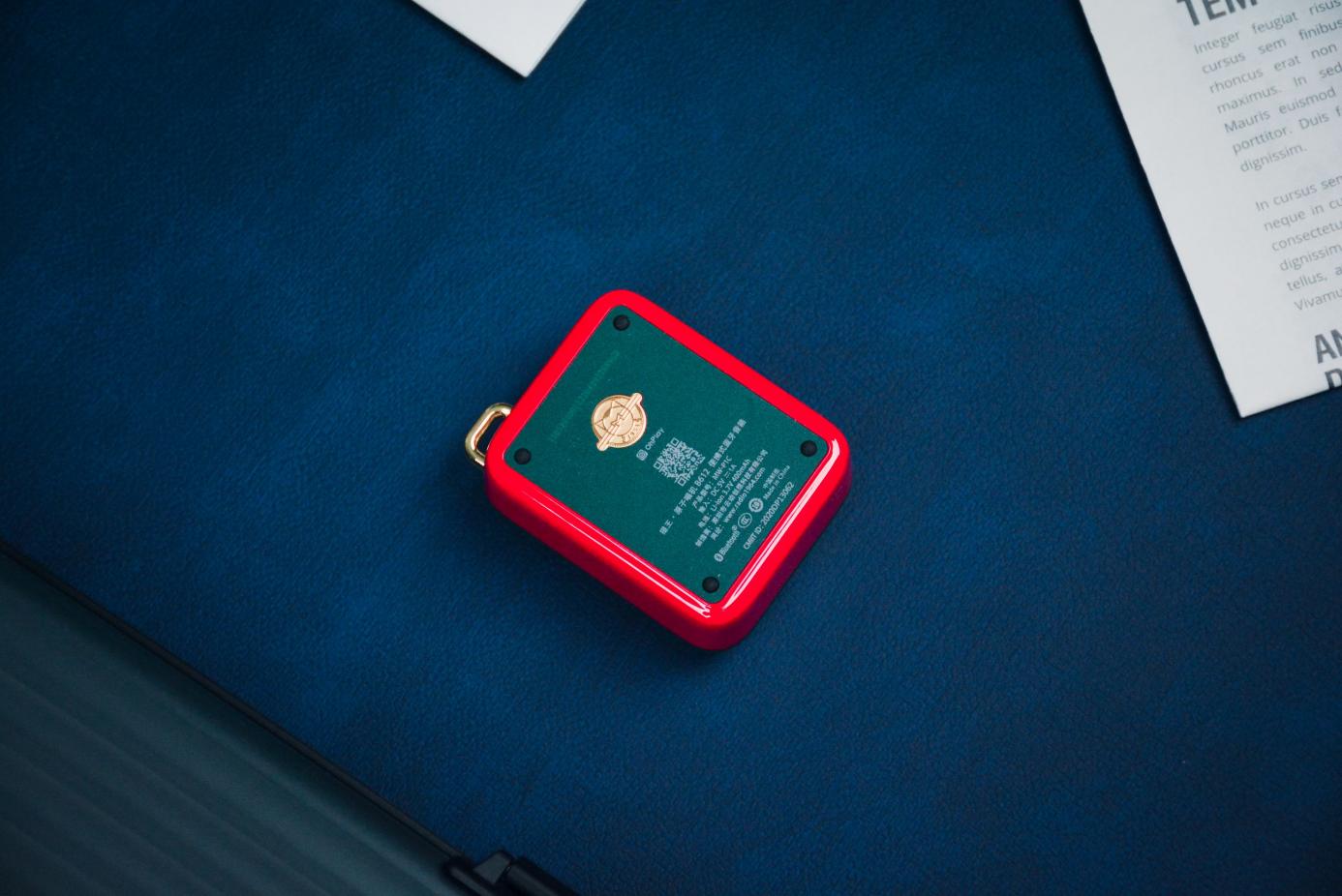 飞利浦·斯塔克|还在愁新年礼品？入手猫王音响原子唱机：满满新年气息的精致玩物