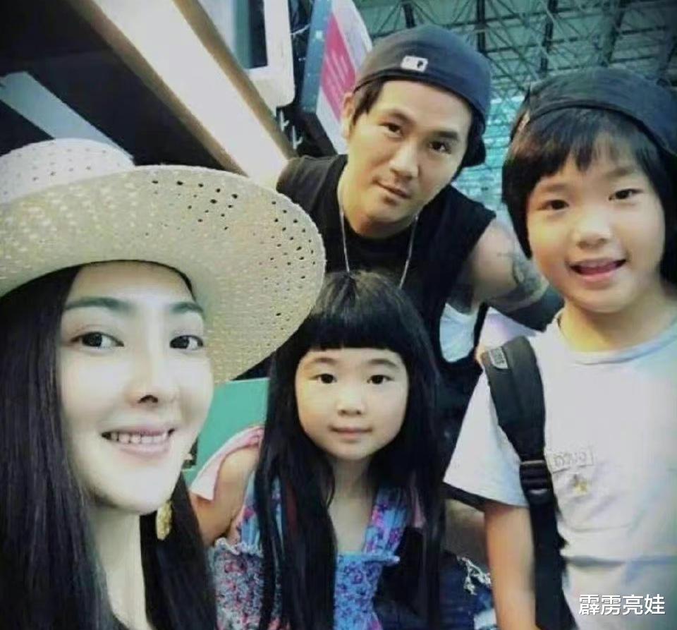 曹格|43岁曹格情绪崩溃,老婆吴速玲晒近照,姐姐气质似妈妈