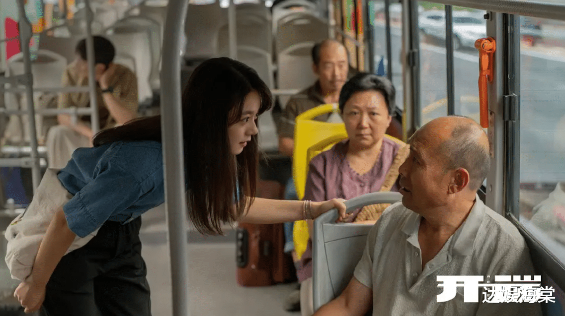 走出国门|8.2分神剧走出国门,两位主演平均年龄24岁,那些烂剧不脸红吗?