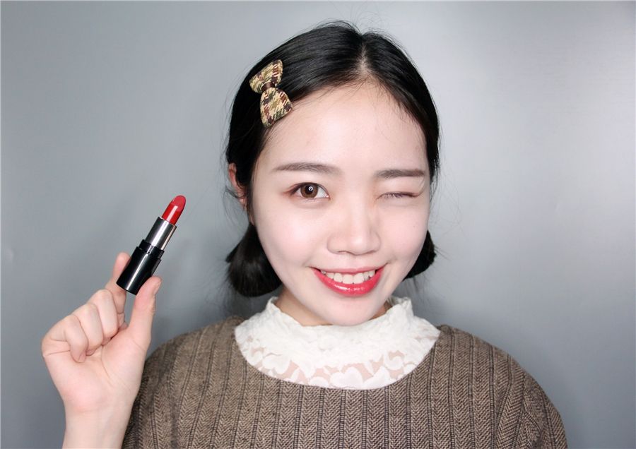 口红 平时口红你们都是这么用的吗？原来还有这些 。