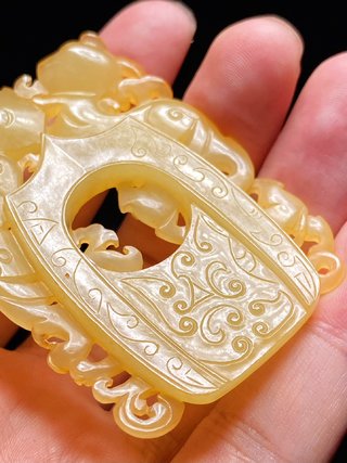 乾隆|清乾隆 和田玉籽料 黄玉 螭龙纹 鸡心佩 韘形佩 玉牌挂件