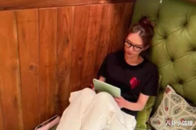 林志玲|林志玲晒一家三口牵手照庆结婚三周年,儿子继承妈妈基因皮肤雪白