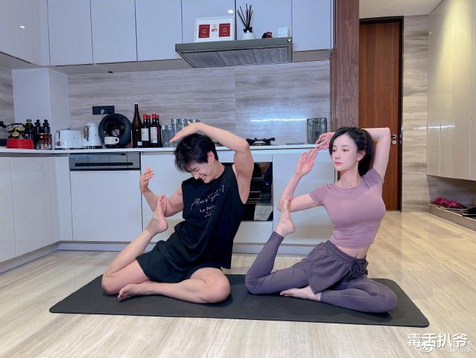 张檬|张檬为老公小五庆生！两人享受浪漫烛光晚餐，拥抱亲吻甜蜜如热恋