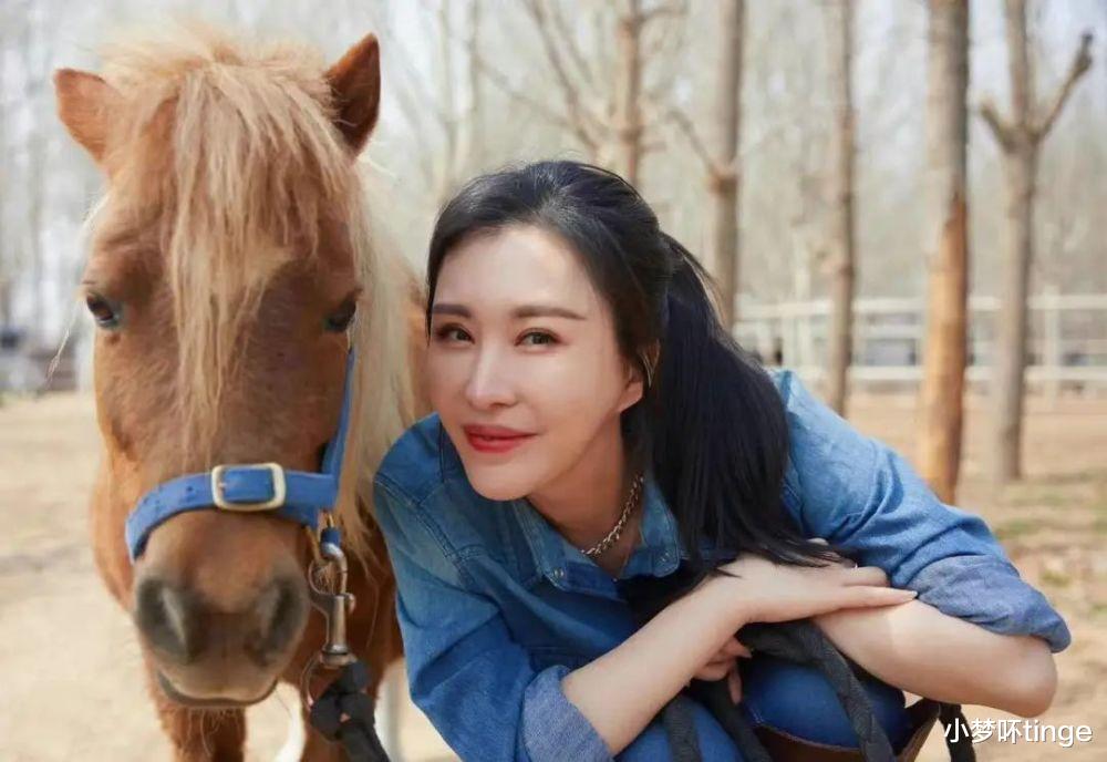 田朴珺|现实版的灰姑娘田朴珺,凭实力走进富豪圈,贵在自己努力