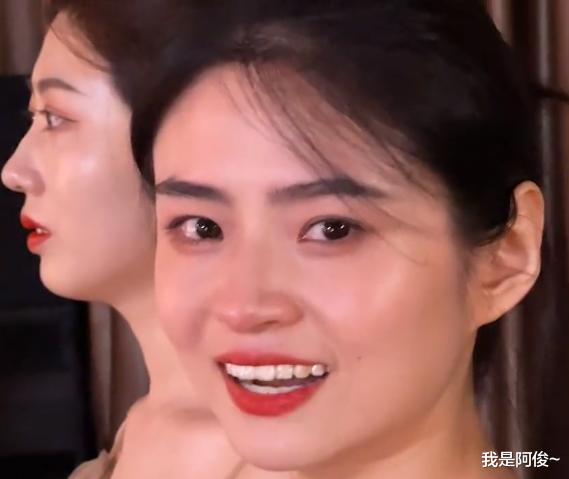 陕西一女子结婚闺蜜上台前超淡定,到致辞时绷不住了:神仙友情!