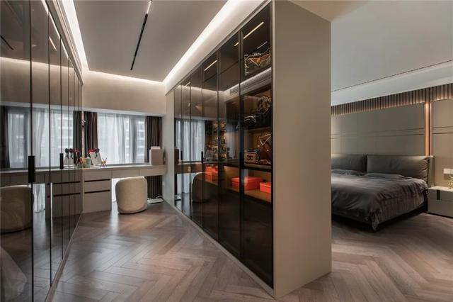 280㎡现代轻奢，开放式厨房与书房，生活空间时尚又宽敞