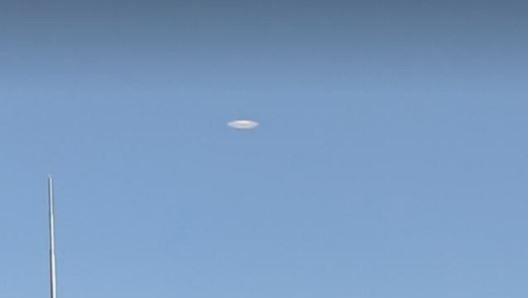 澳洲上空惊现UFO？目击者确信：不同角度照片均可证明