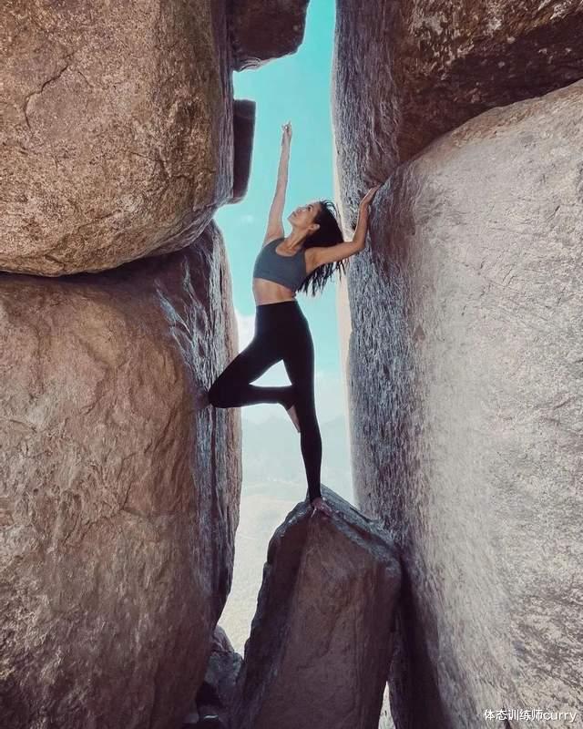 教练|44岁富婆与教练“玩托举”,这画面是不付费就能看的?