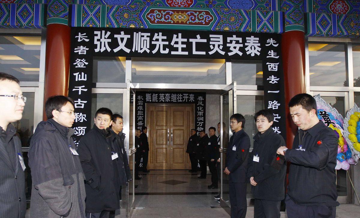 何云伟|曾有人问何云伟是否能回德云社?他说要回都回去,包括张文顺