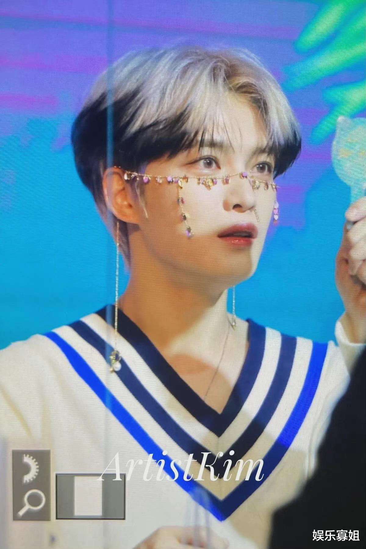 金在中|金在中签售会生图状态绝了，首次尝试脸链，不愧是南韩颜霸