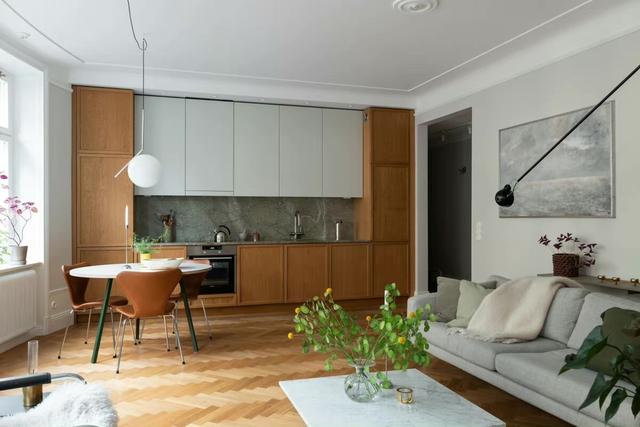 地板好看成功一半,67平原木+浅绿北欧风住宅,橡木地板气质出众