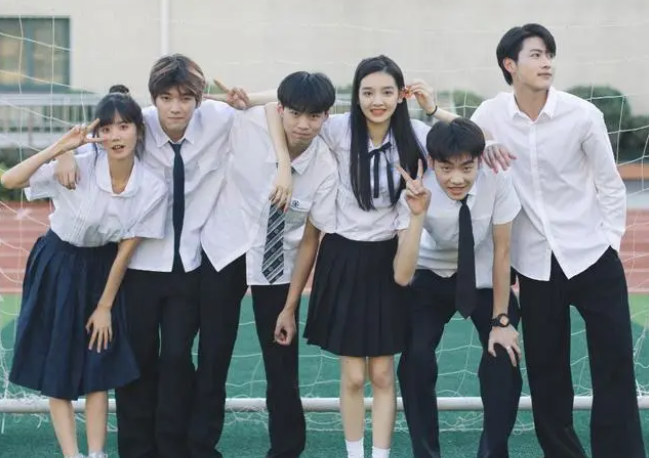 王思聪|王思聪带20岁小女友视察自家餐厅,现场怒斥工作人员:你当我傻啊