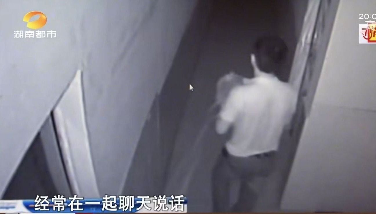 捉奸现场妻子撒泼撞墙寻死,面对铁证抵死不认,妻子:是我男闺蜜
