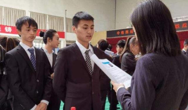 招聘|2022中国烟草招聘启动，年薪高达6位数，四类学生有机会优先录用