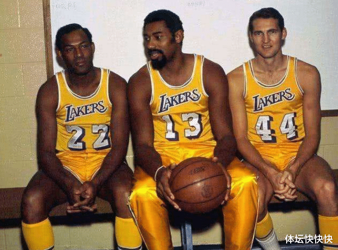 奥斯卡·罗伯特森|老詹、字母、大帝三人场均30+NBA历史第8次！看看前七次是谁！