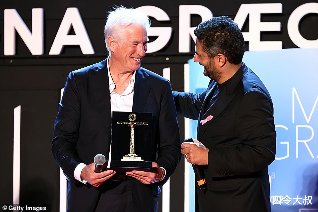 理查·基尔|72岁理查·基尔携小33岁妻子现身电影节，狂秀恩爱，羡煞旁人