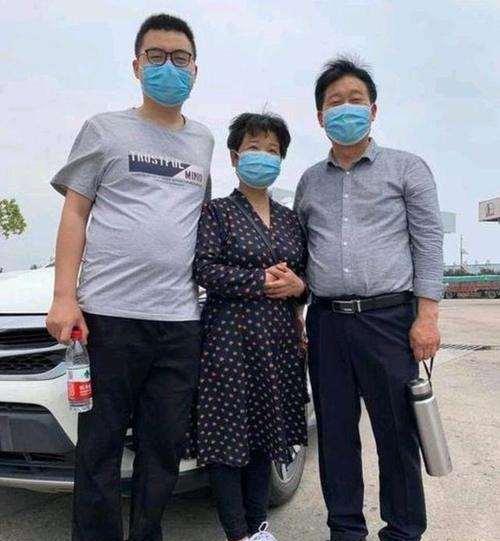 杜新枝|仍和杜新枝有来往？田新豪一则回应，揭露杜新枝田静真实关系